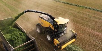 New crop blockage prevention tech, customizable steering and more for FR Forage Cruiser self-propelled forage harvesters
