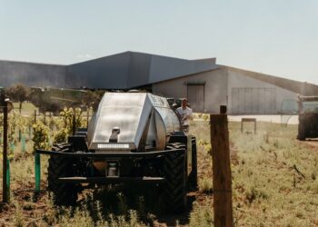 GOFAR TOUR HEADS TO SPAIN: AGRI-ROBOTICS TAKES CENTER STAGE AT JOHN DEERE’S PARLA INNOVATION CENTER