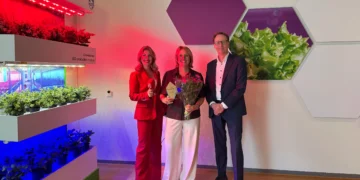Signify Wins HortiContact Innovation Award for Philips Intelligent Horticulture Lighting Solutions