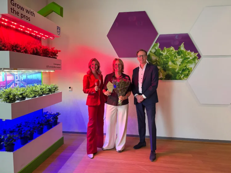 Signify Wins HortiContact Innovation Award for Philips Intelligent Horticulture Lighting Solutions