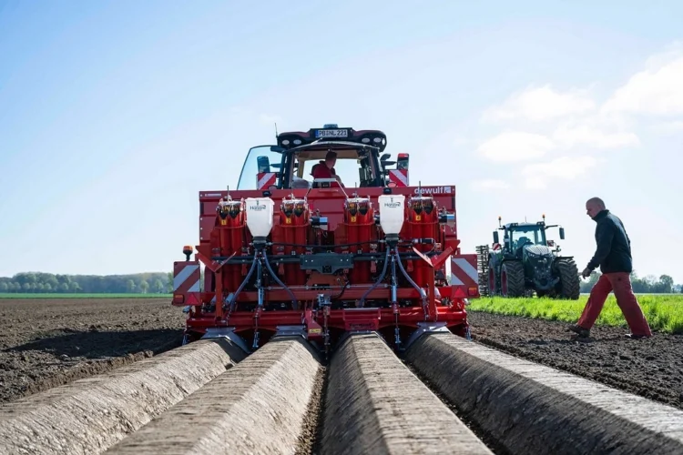 Potato Planting Event Marks Kick-Off for PotatoEurope 2026 and SugarBeet Expo